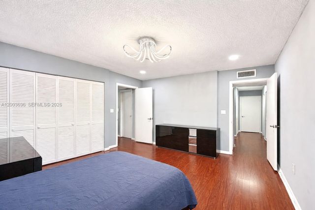 8155 W 9th Ct, Hialeah, FL 33014