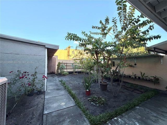 8155 W 9th Ct, Hialeah, FL 33014