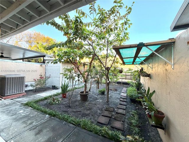 8155 W 9th Ct, Hialeah, FL 33014
