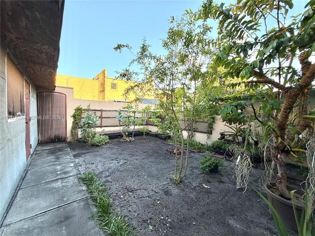 8155 W 9th Ct, Hialeah, FL 33014