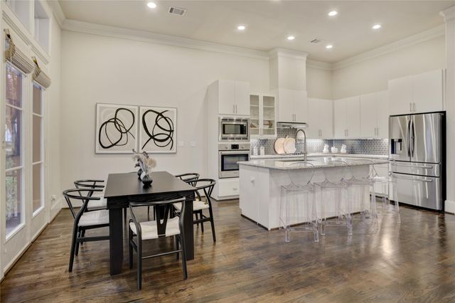 1701 Wrenwood Lakes, Houston, TX 77043