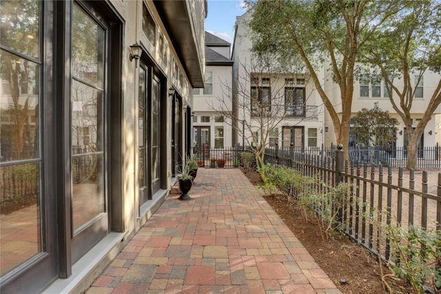 1701 Wrenwood Lakes, Houston, TX 77043