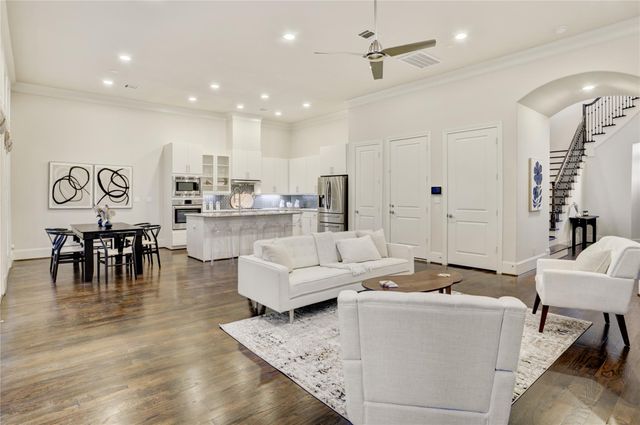 1701 Wrenwood Lakes, Houston, TX 77043