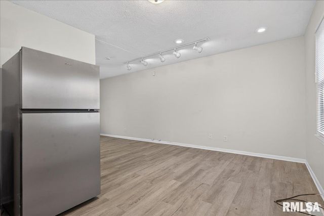 1848 HONEYSUCKLE Court, Springfield, IL 62703