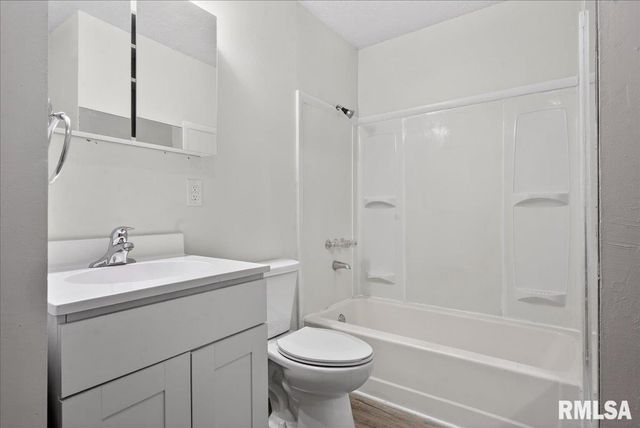 1848 HONEYSUCKLE Court, Springfield, IL 62703