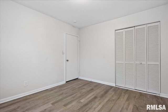 1848 HONEYSUCKLE Court, Springfield, IL 62703