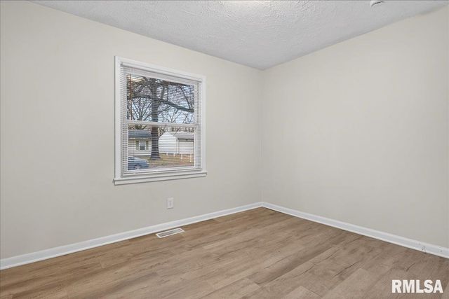 1848 HONEYSUCKLE Court, Springfield, IL 62703