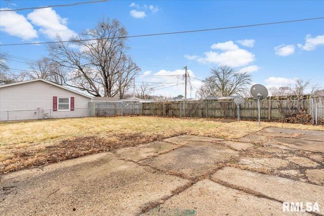 1848 HONEYSUCKLE Court, Springfield, IL 62703