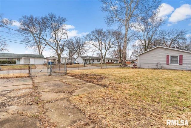 1848 HONEYSUCKLE Court, Springfield, IL 62703