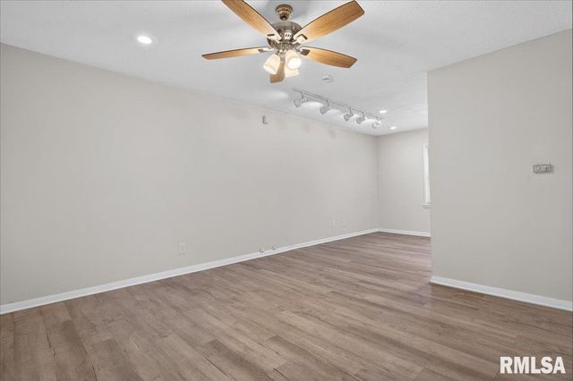 1848 HONEYSUCKLE Court, Springfield, IL 62703