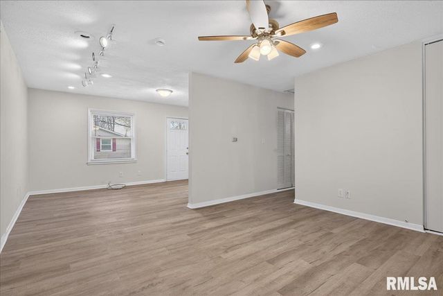 1848 HONEYSUCKLE Court, Springfield, IL 62703