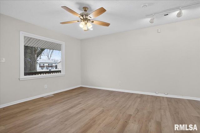 1848 HONEYSUCKLE Court, Springfield, IL 62703