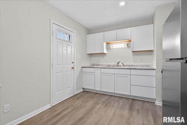 1848 HONEYSUCKLE Court, Springfield, IL 62703