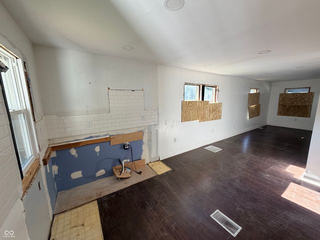 2826 E 17th Street, Indianapolis, IN 46218