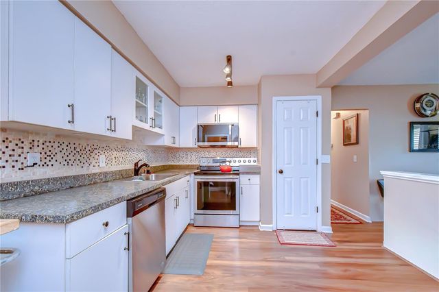 7905 N FREMONT AVENUE, Tampa, FL 33604