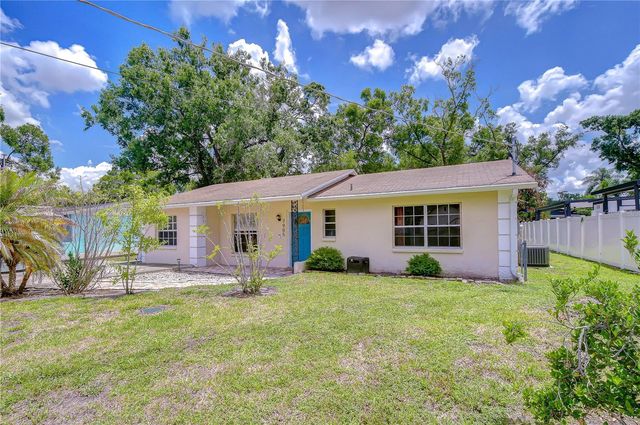 7905 N FREMONT AVENUE, Tampa, FL 33604
