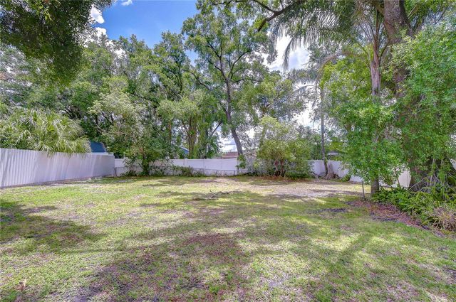 7905 N FREMONT AVENUE, Tampa, FL 33604