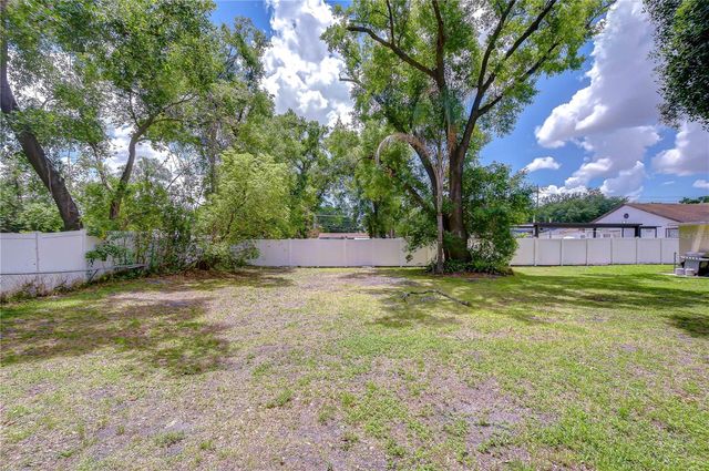 7905 N FREMONT AVENUE, Tampa, FL 33604