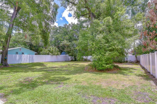 7905 N FREMONT AVENUE, Tampa, FL 33604