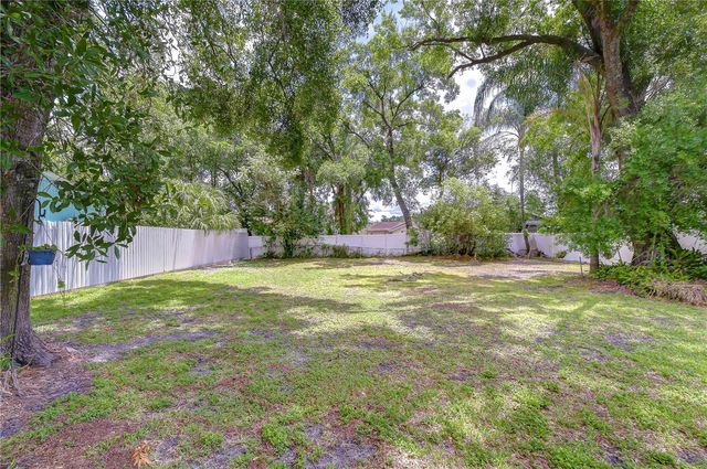 7905 N FREMONT AVENUE, Tampa, FL 33604