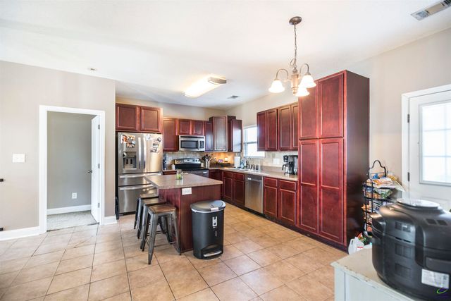 303 Rose Pointe Ct, Bonaire, GA 31005