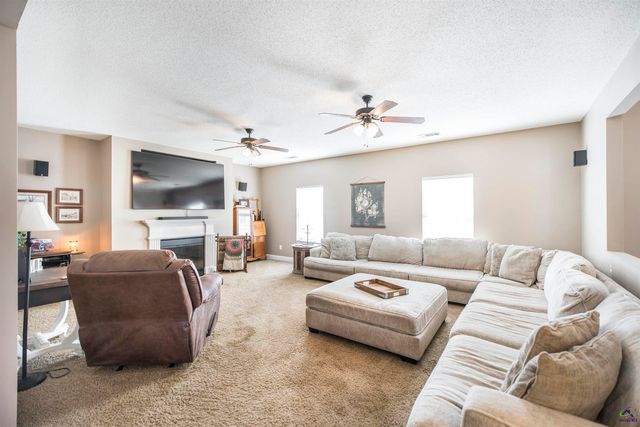 303 Rose Pointe Ct, Bonaire, GA 31005