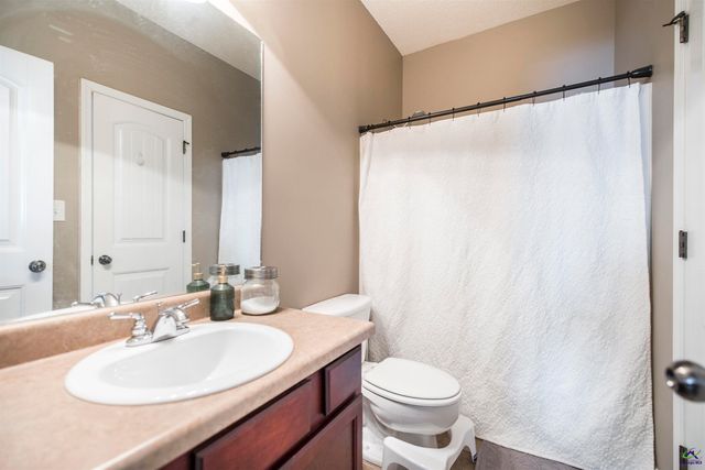 303 Rose Pointe Ct, Bonaire, GA 31005