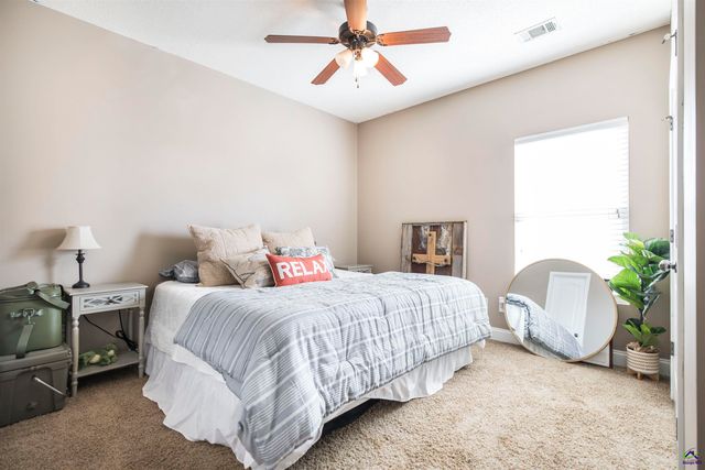 303 Rose Pointe Ct, Bonaire, GA 31005