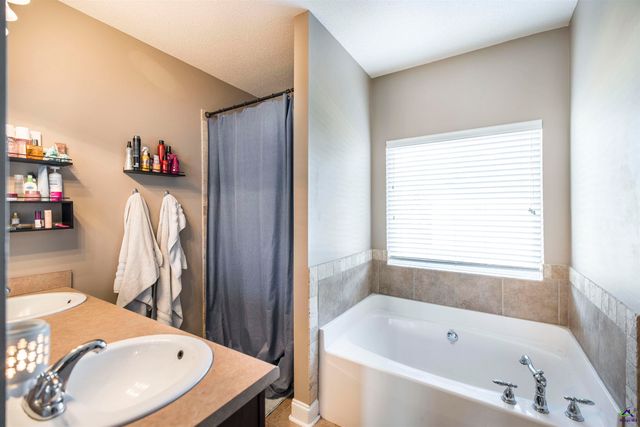 303 Rose Pointe Ct, Bonaire, GA 31005