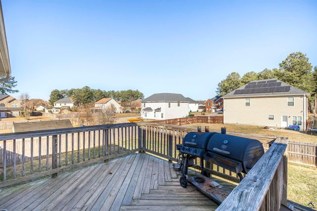 303 Rose Pointe Ct, Bonaire, GA 31005