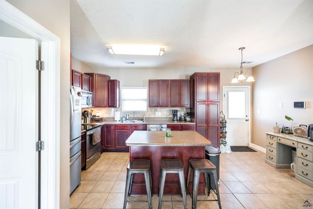 303 Rose Pointe Ct, Bonaire, GA 31005