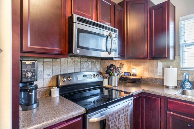 303 Rose Pointe Ct, Bonaire, GA 31005