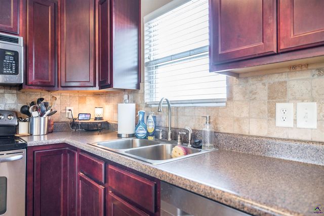 303 Rose Pointe Ct, Bonaire, GA 31005