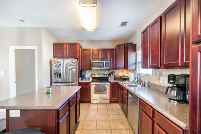 303 Rose Pointe Ct, Bonaire, GA 31005