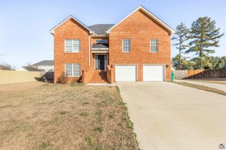 303 Rose Pointe Ct, Bonaire, GA 31005