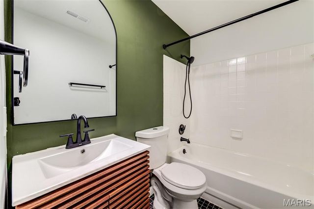 5845 Nina Place 3W, St Louis, MO 63112