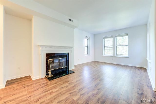 5845 Nina Place 3W, St Louis, MO 63112