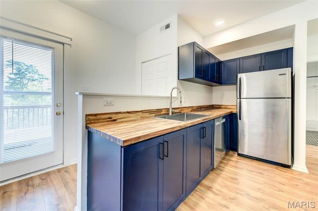 5845 Nina Place 3W, St Louis, MO 63112