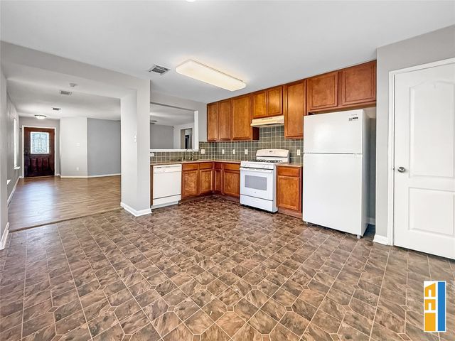 29566 N Legends Bend Drive, Spring, TX 77386