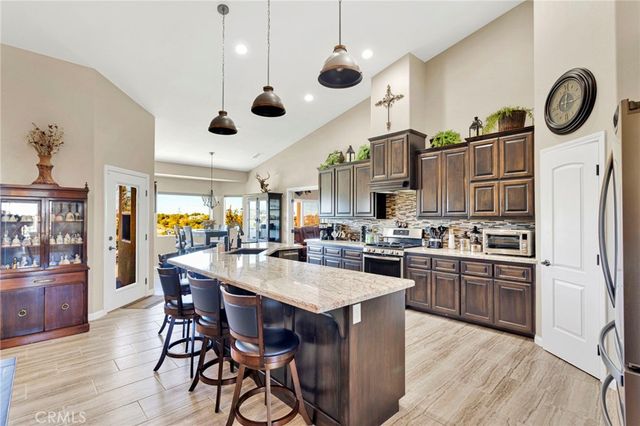 8140 Heartland, Oak Hills, CA 92344