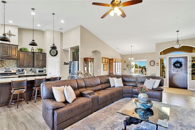 8140 Heartland, Oak Hills, CA 92344