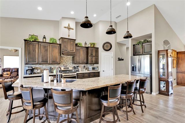 8140 Heartland, Oak Hills, CA 92344