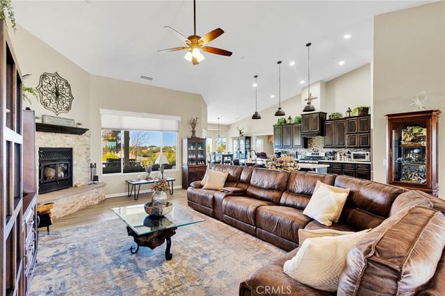 8140 Heartland, Oak Hills, CA 92344