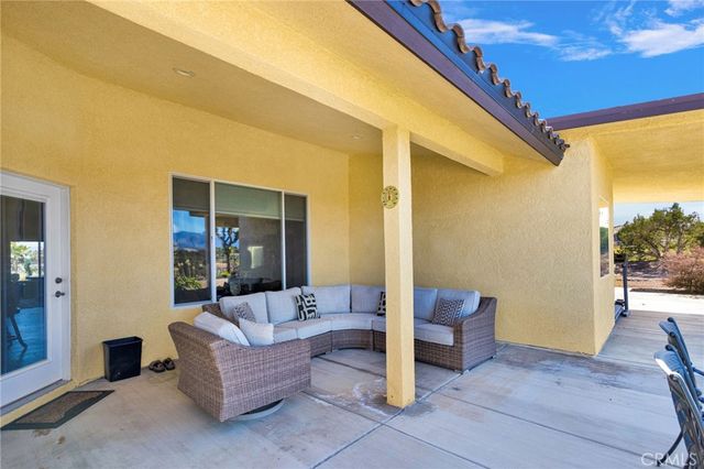 8140 Heartland, Oak Hills, CA 92344