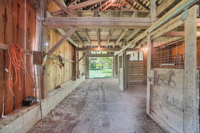 8201 Heller Road, Whitehouse, OH 43571