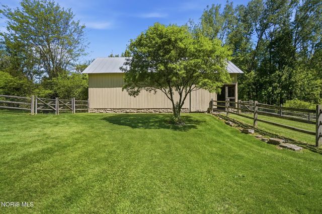 8201 Heller Road, Whitehouse, OH 43571