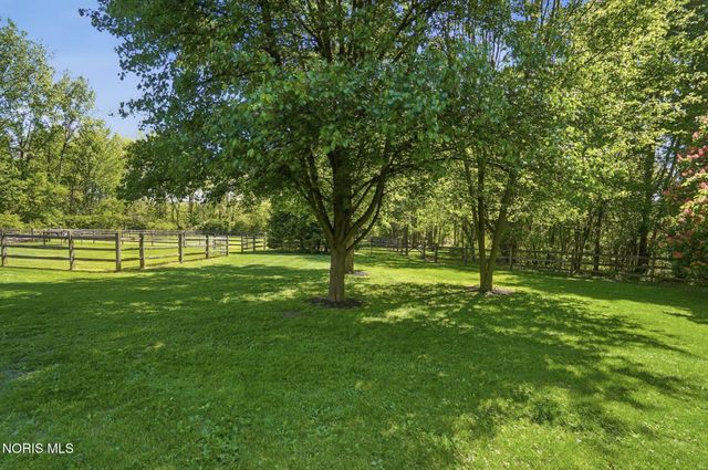 8201 Heller Road, Whitehouse, OH 43571