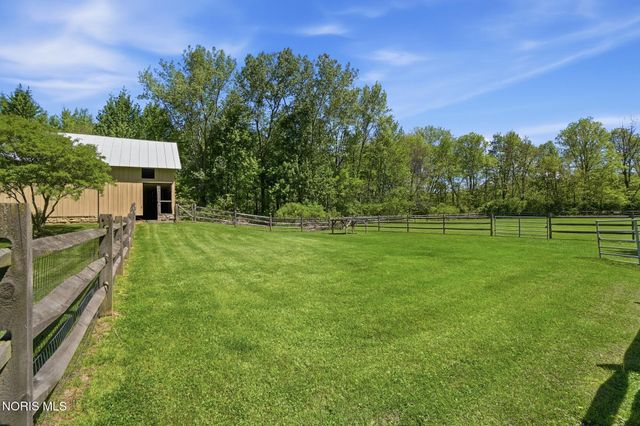 8201 Heller Road, Whitehouse, OH 43571