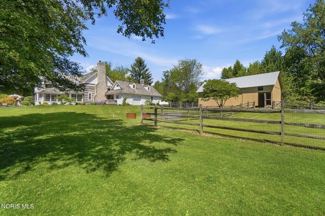 8201 Heller Road, Whitehouse, OH 43571
