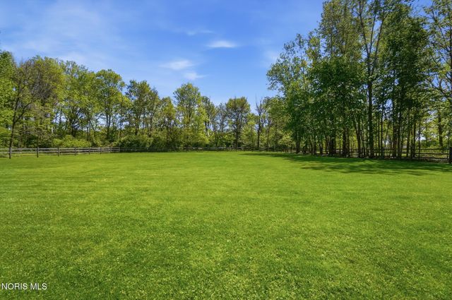 8201 Heller Road, Whitehouse, OH 43571